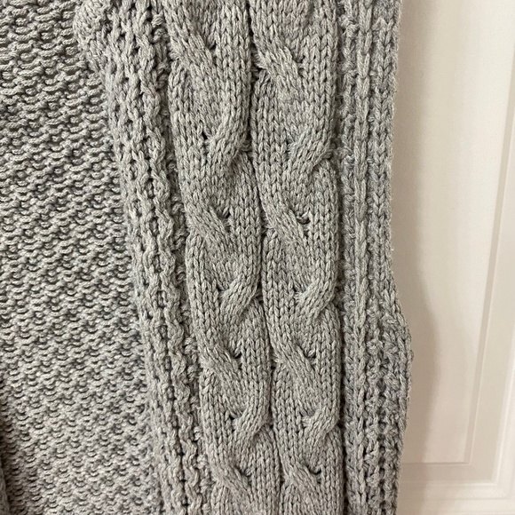 Kate & Mallory Sleeveless Open Front Cable Knit Cardigan/Vest. Gray. Medium - Picture 8 of 12